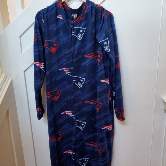 NFL New England Patriots Microfleece zip up footed PJs Loungewear fan wear - Picture 3 of 4